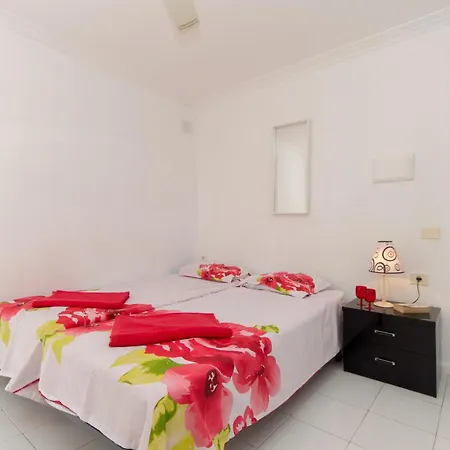 Lovely 4 Bedroom كالاو سالفاجي